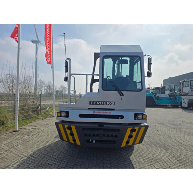 2024 Terberg YT220-43601511