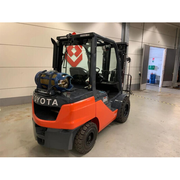 2023 Toyota 02-8FGJF35-43601748