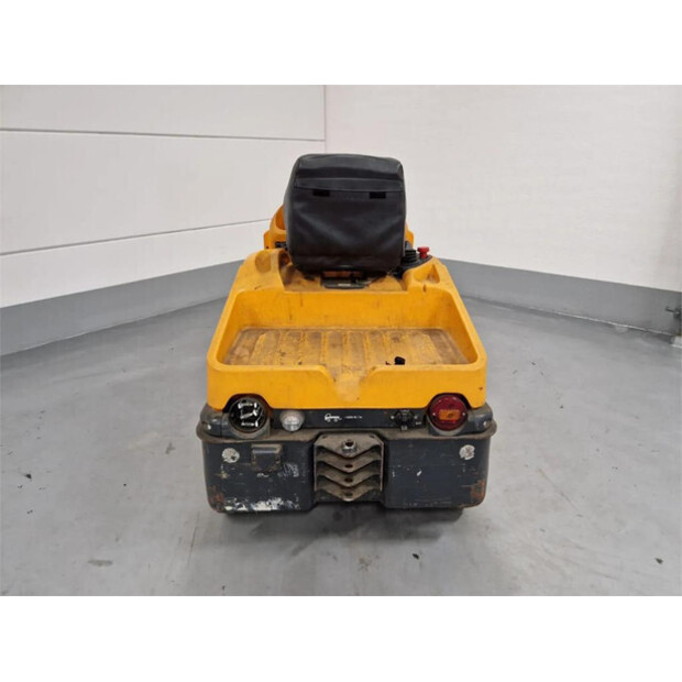 2011 Still R06-43601792