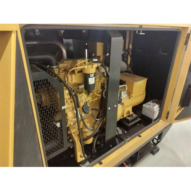 2017 Caterpillar DE33E0-43601836