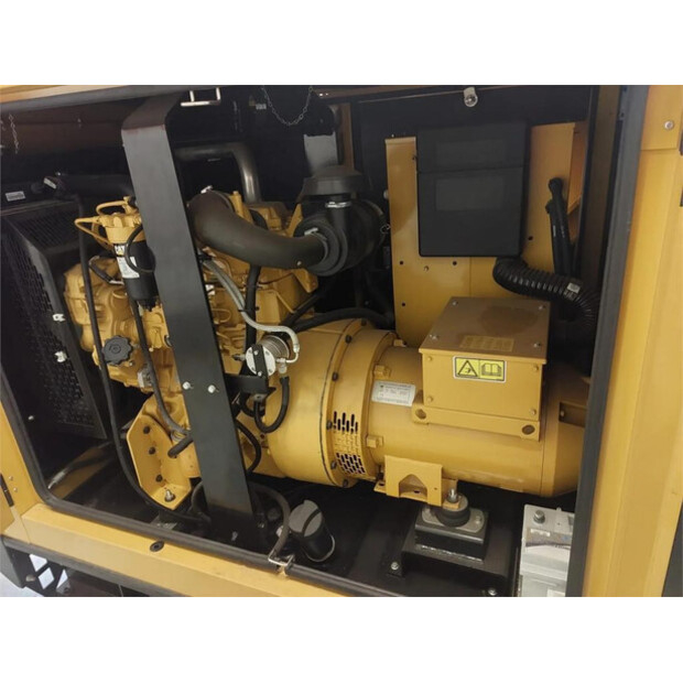 2017 Caterpillar DE33E0-43601837