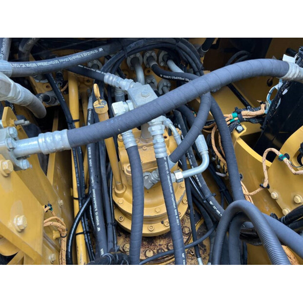 2018 Caterpillar 323-43623237