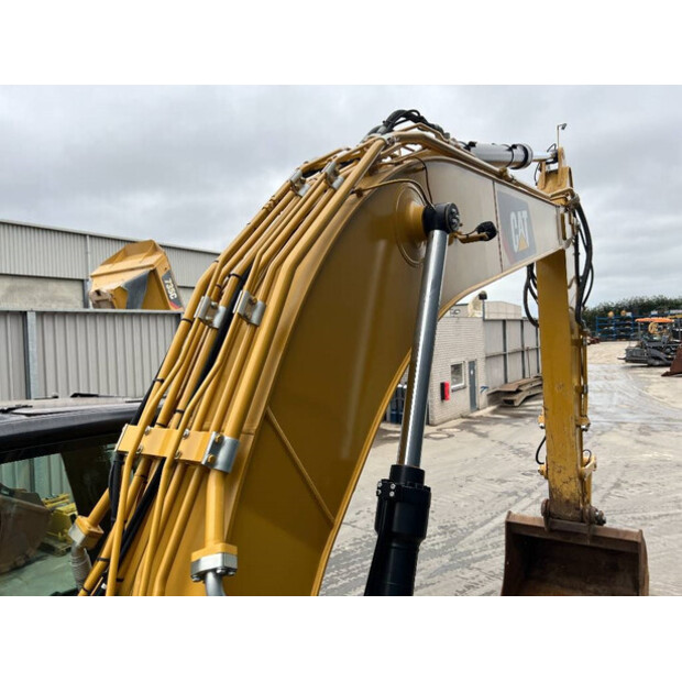 2018 Caterpillar 323-43623238