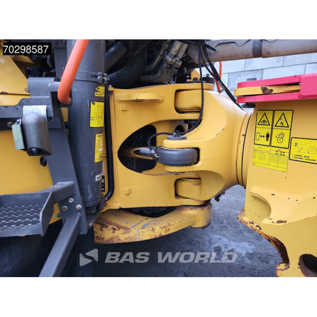 2017 فولفو A60H-43625680