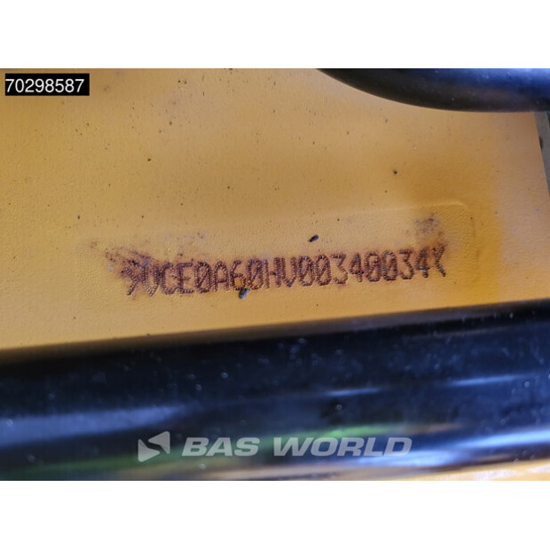 2017 فولفو A60H-43625697