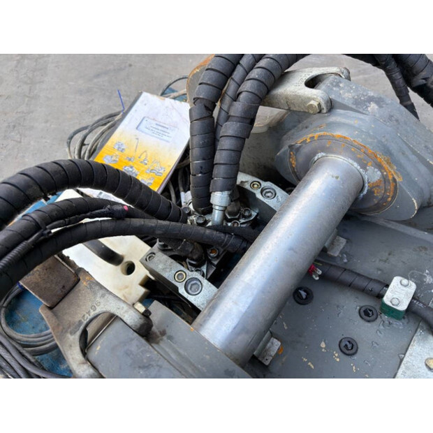 2016 ليبهير SWA48-43628046