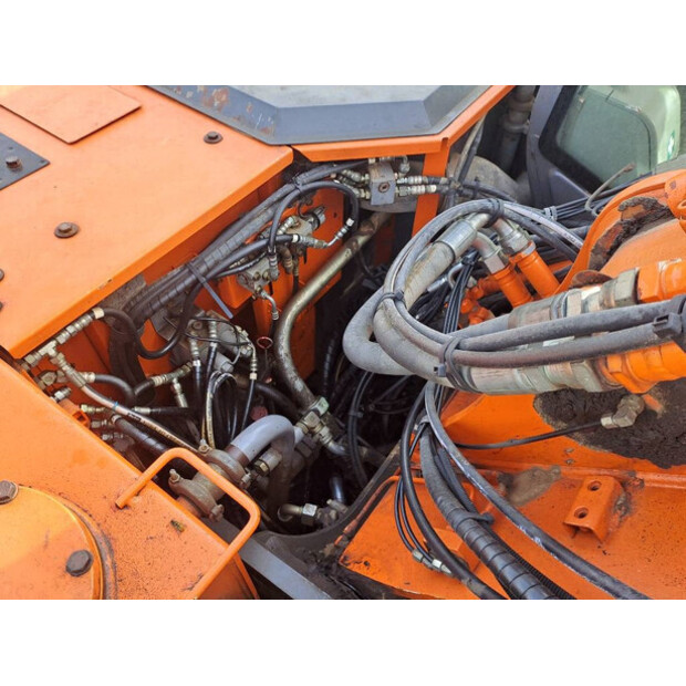 2011 Hitachi ZX225USLC-3-43630605