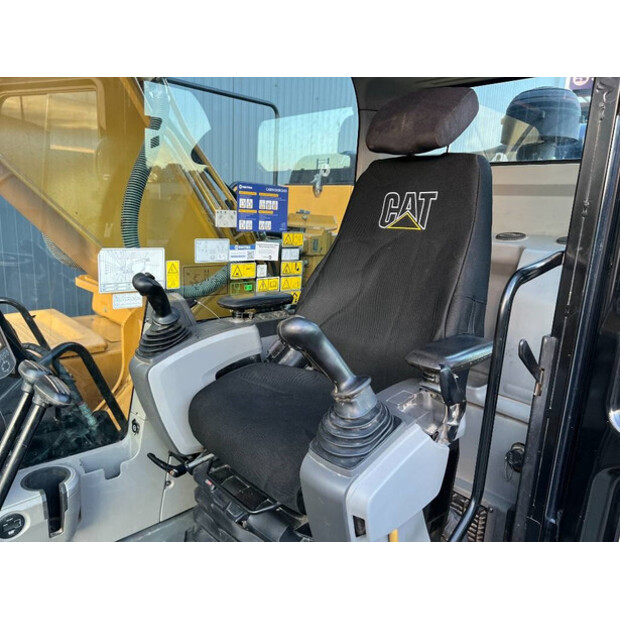 2016 Caterpillar 323FL-43630933