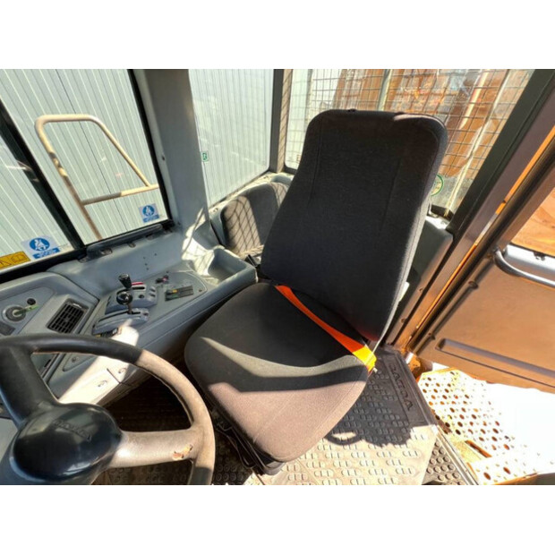 2010 فولفو A30E-43631109