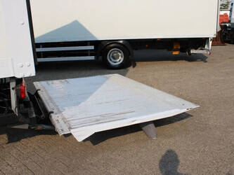 2018-mercedes-benz-atego-1221-1382289-43632572