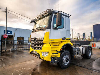 صورة ل رؤوس شاحنات 2018 مرسيدس بنز Arocs 2045