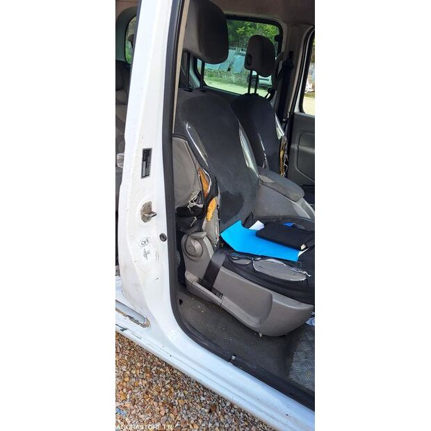 2010 رينو Kangoo-43648224