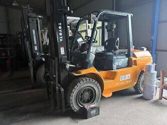 صورة ل رافعات شوكية 2023 تويوتا 02-7FD50