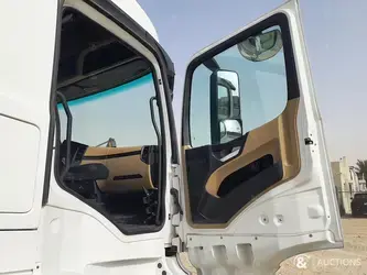 2018-mercedes-benz-actros-1845-1382599-43650810