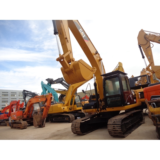 2020 Caterpillar 320D-43653704