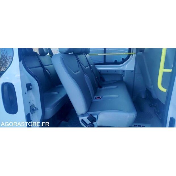 2013 Renault Trafic-43669618