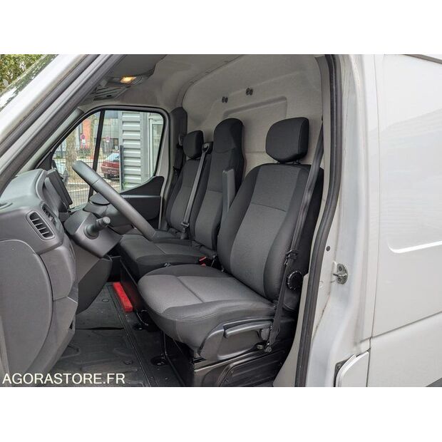 2023 رينو Master-43669941