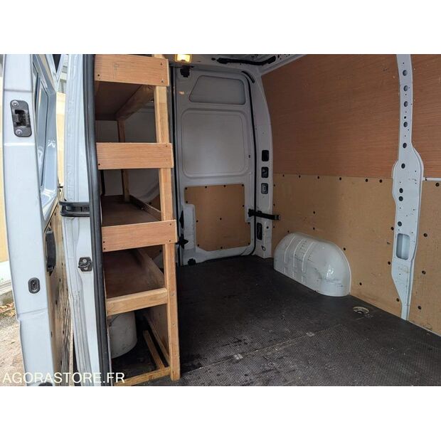 2023 رينو Master-43669949