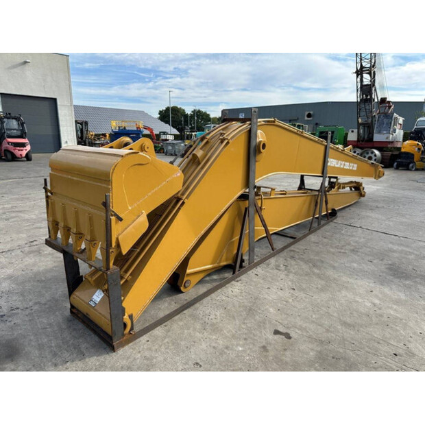 2025 Caterpillar 320D-43672457