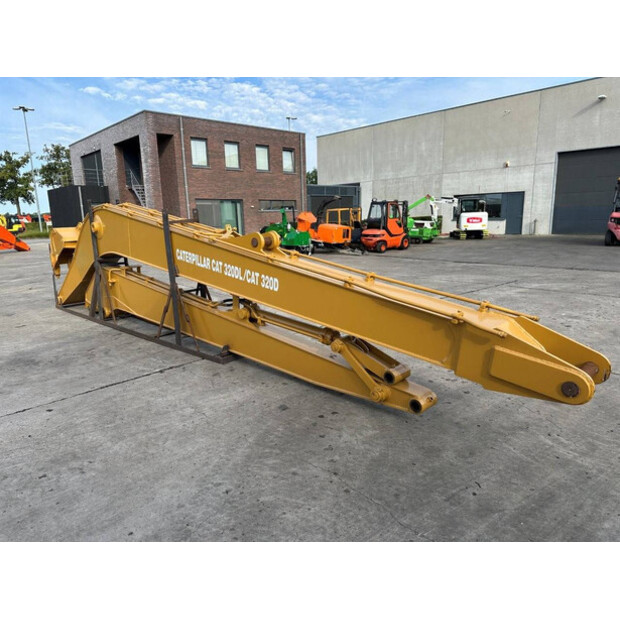 2025 Caterpillar 320D-43672459