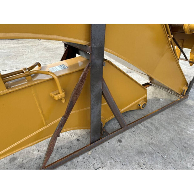 2025 Caterpillar 320D-43672463