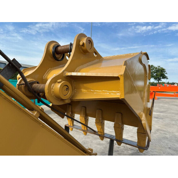 2025 Caterpillar 320D-43672465