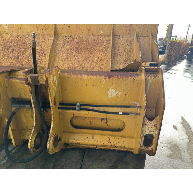 2015 Caterpillar CH-09-000132-15-43672998