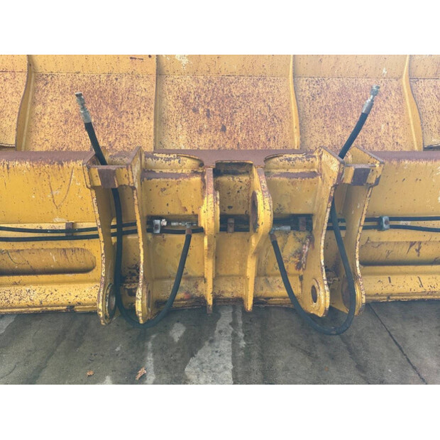 2015 Caterpillar CH-09-000132-15-43672999