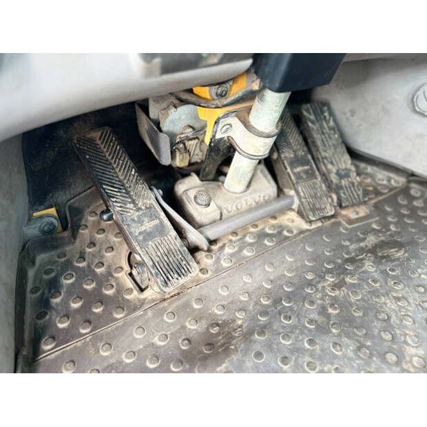 2011 كاتربيلر L90F-43674171