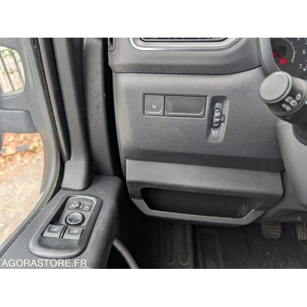 2023 رينو Master-43690098