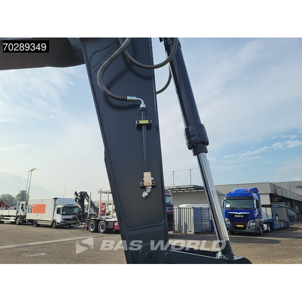 2025 هيونداي R210-43690609