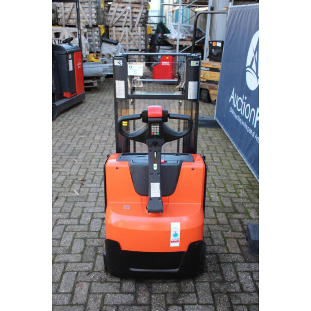 2018 Toyota SWE200D-43690857