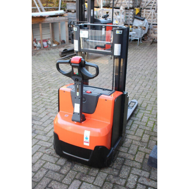 2018 Toyota SWE200D-43690858