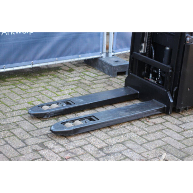 2018 Toyota SWE200D-43690862