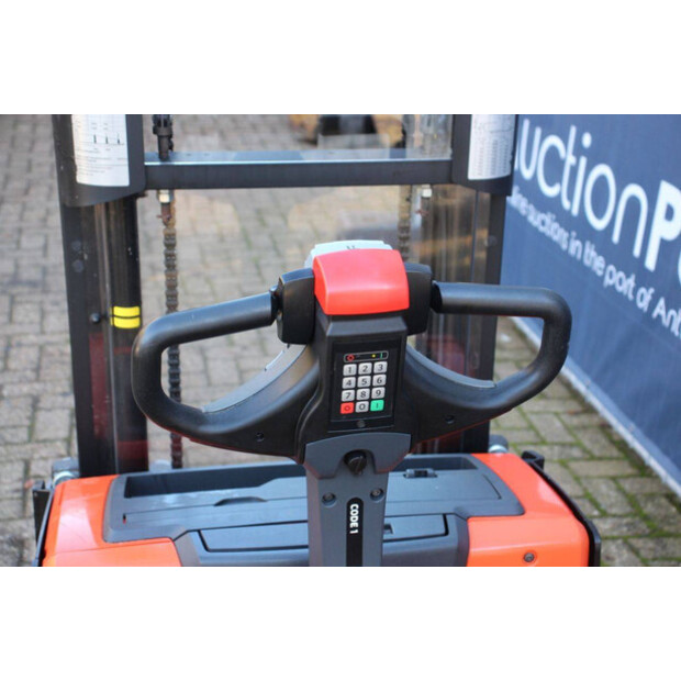 2018 Toyota SWE200D-43690868