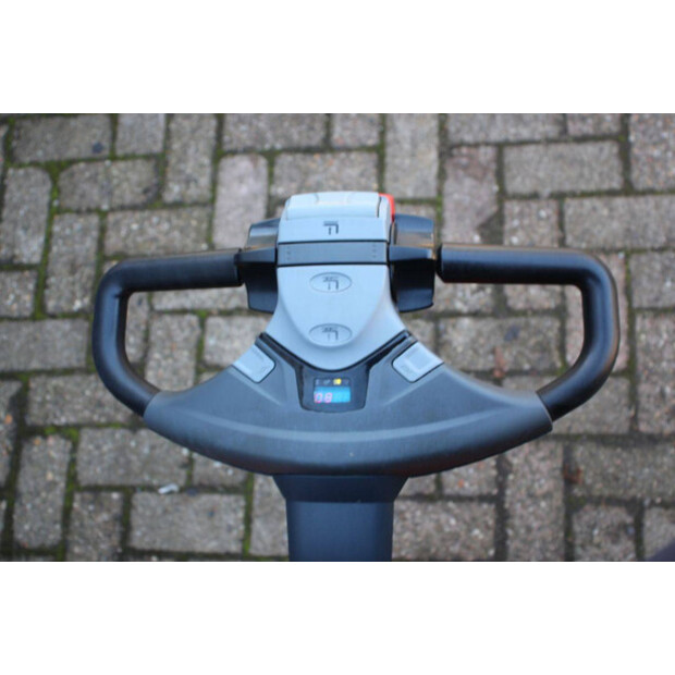 2018 Toyota SWE200D-43690869