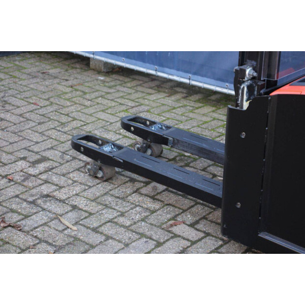 2018 Toyota SWE200D-43690875