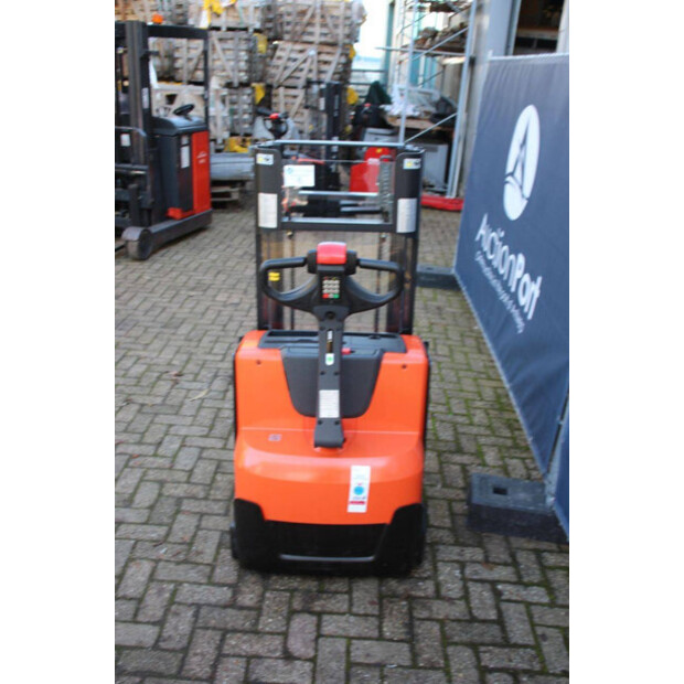 2018 Toyota SWE200D-43690880