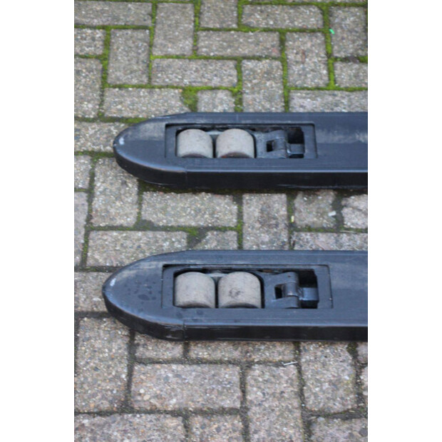 2018 Toyota SWE200D-43690887