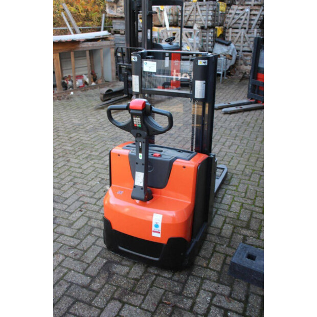 2018 Toyota SWE200D-43690906