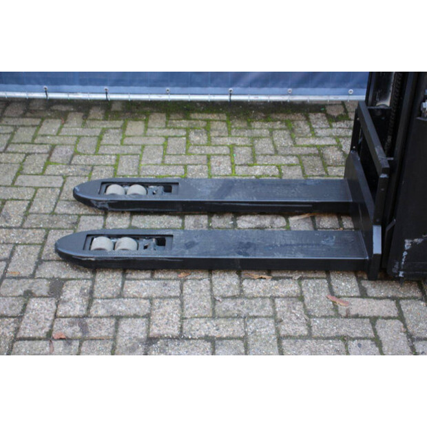 2018 Toyota SWE200D-43690911