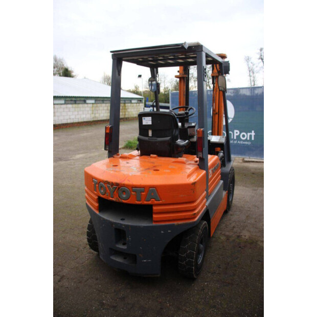 1990 Toyota 5FG25-43691300