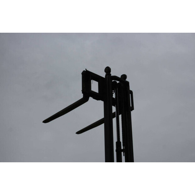 2000 ميتسوبيشي 25-43691389