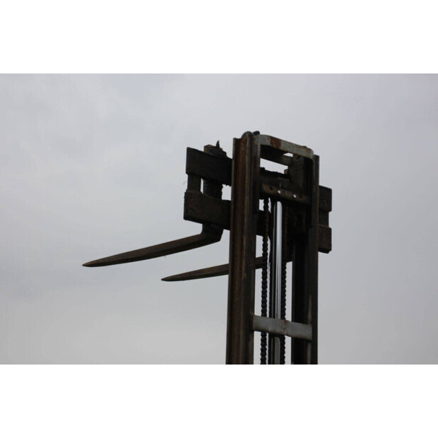 1974 ليندي H25D-43691427