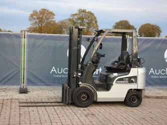 صورة ل رافعات 2011 نيسان P1P1A15D