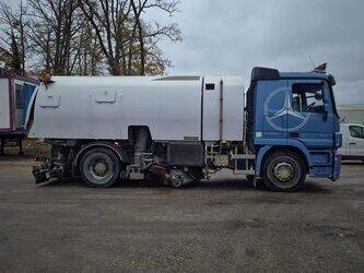 Image de BALAYEUSES 2012 Mercedes-Benz 1844