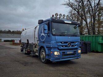 2012-mercedes-benz-1844-1383379-43704374