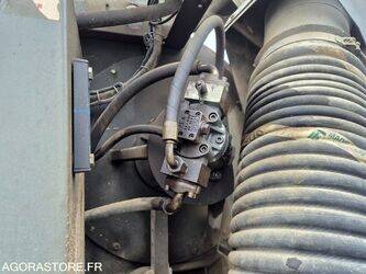 2012-mercedes-benz-1844-1383379-43704383