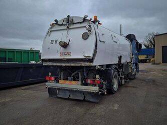 2012-mercedes-benz-1844-1383379-43704384