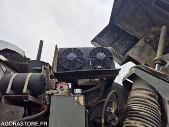 2012-mercedes-benz-1844-1383379-43704385